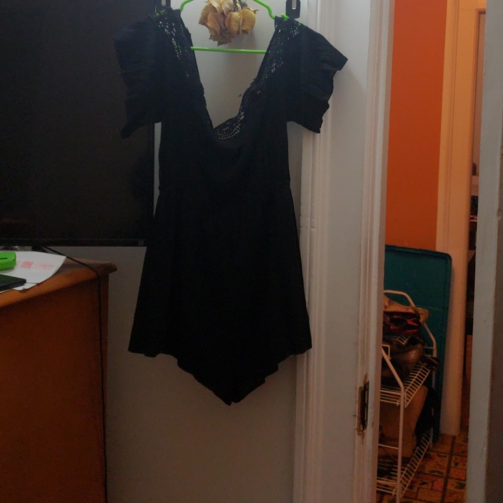 NWOT Flying tomato romper